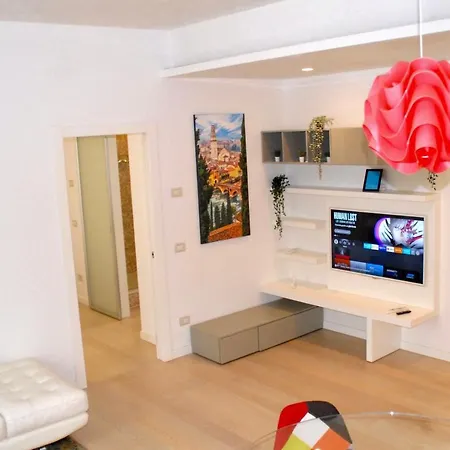 Apartamento Romeo's House Nel Centro Storico Di - Free Parking Verona